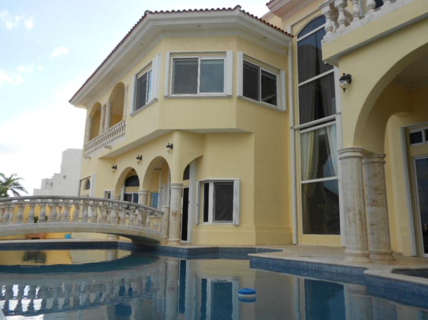 Residencia en venta con muelle en la Zona Hotelera Cancún