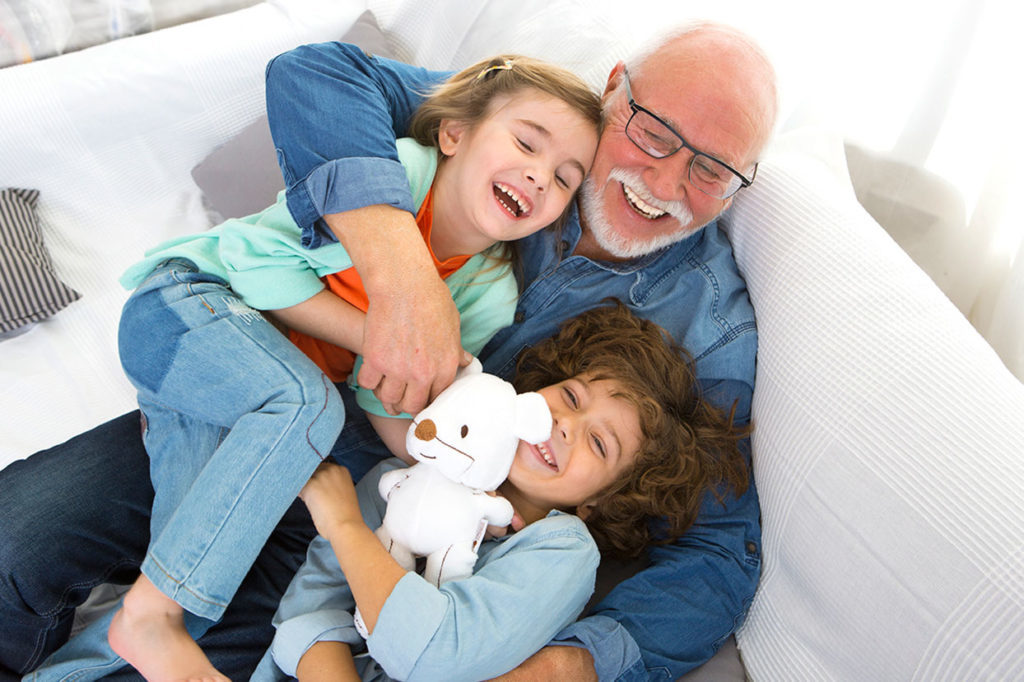 Cómo funcionan las relaciones entre nietos y abuelos