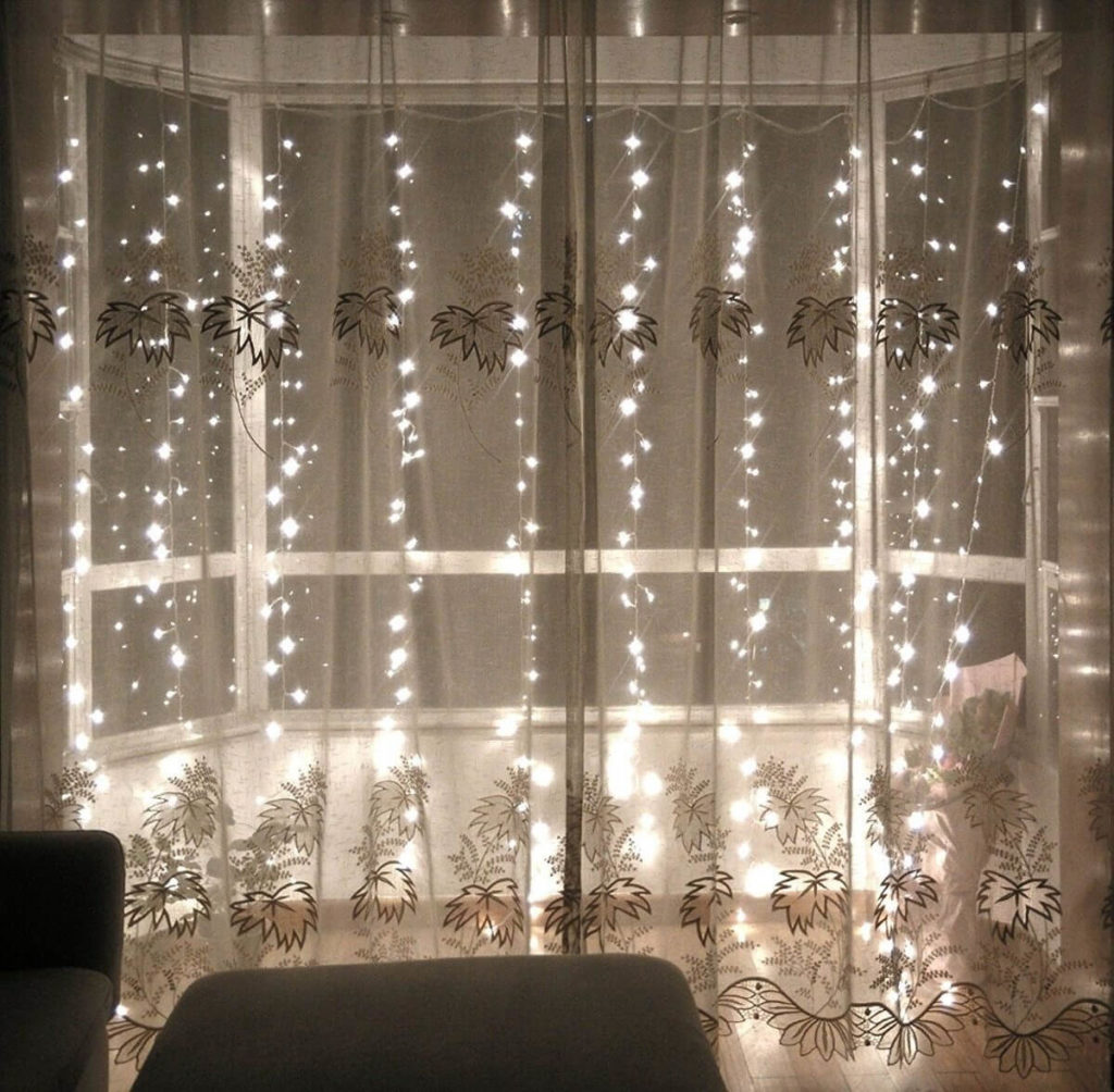 Decora tu hogar con una cortina de luces